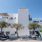 Livadia Seaside 8 게스트하우스 3*