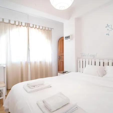 Livadia Seaside 8 ゲストハウス